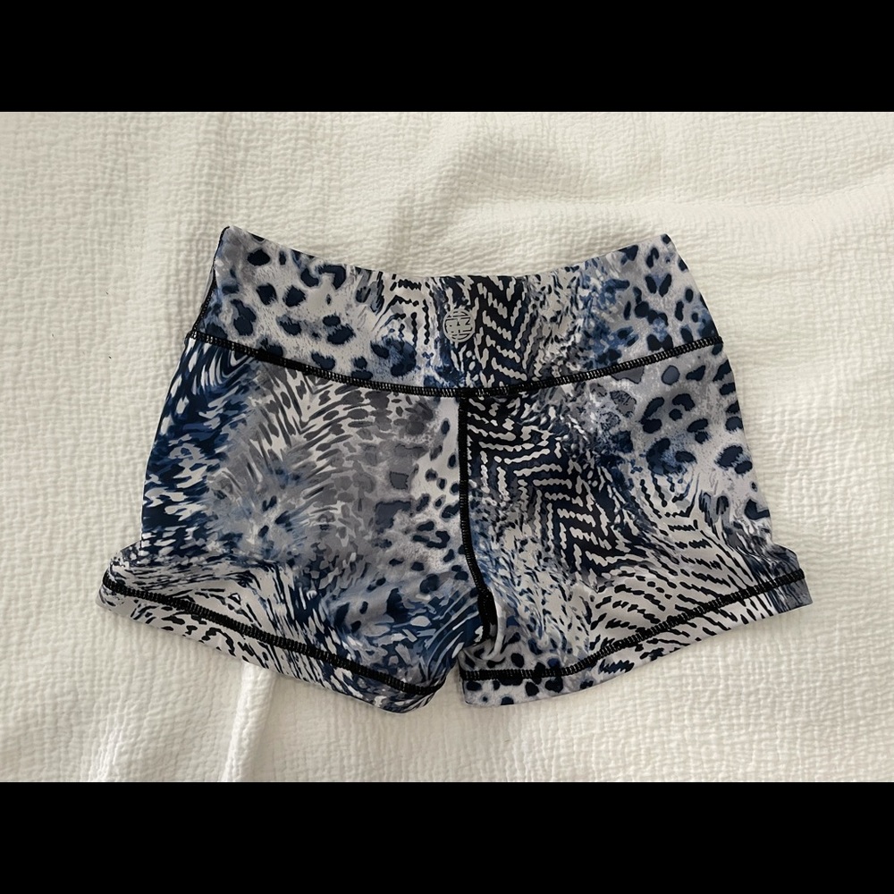 IAB Shorts - Picture 2 of 3